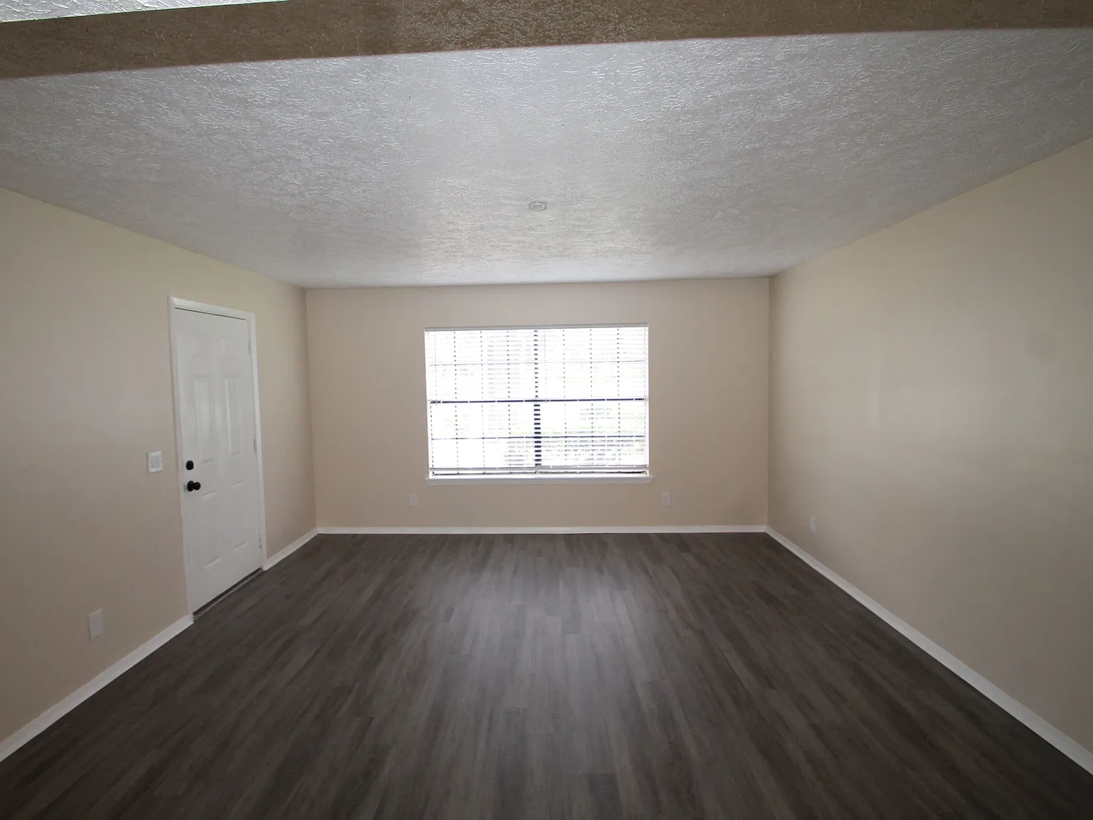 3 bed, 1350 sqft, $1,445 — Photo 4