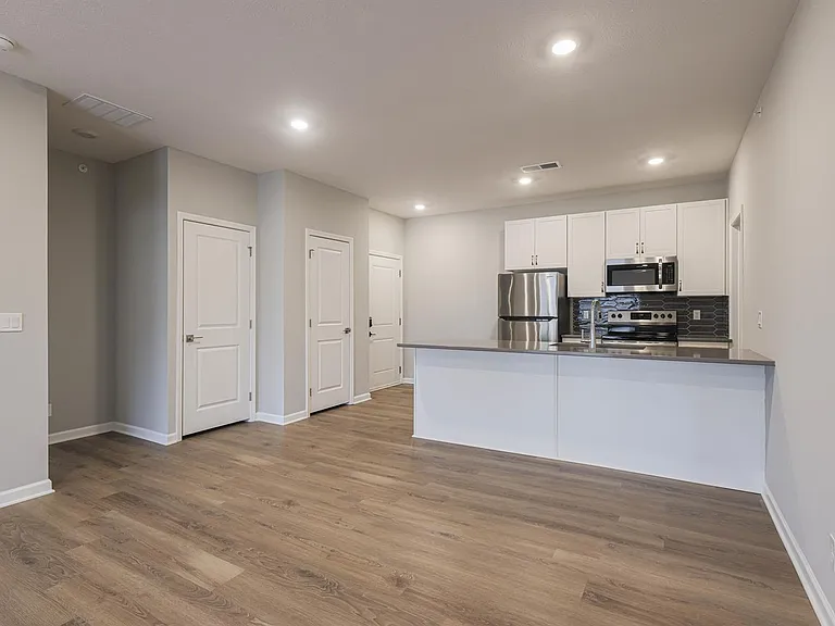 The Creek Apartments — Photo 166