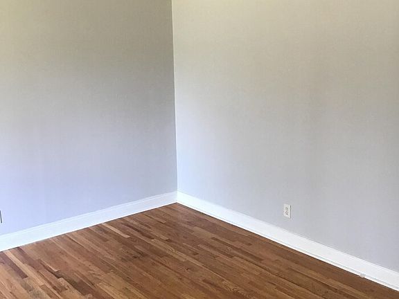 3rd image of 140 Brightmoor Dr
