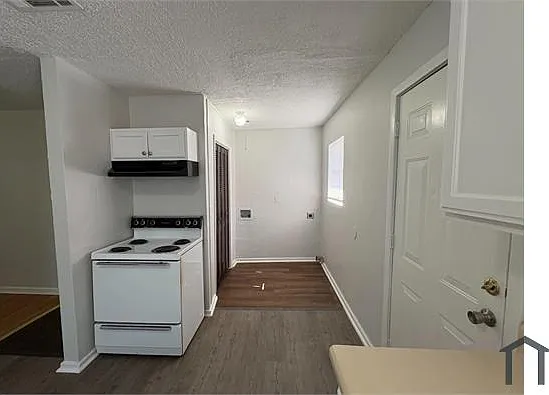 3 bed, 874 sqft, $995 — Photo 3
