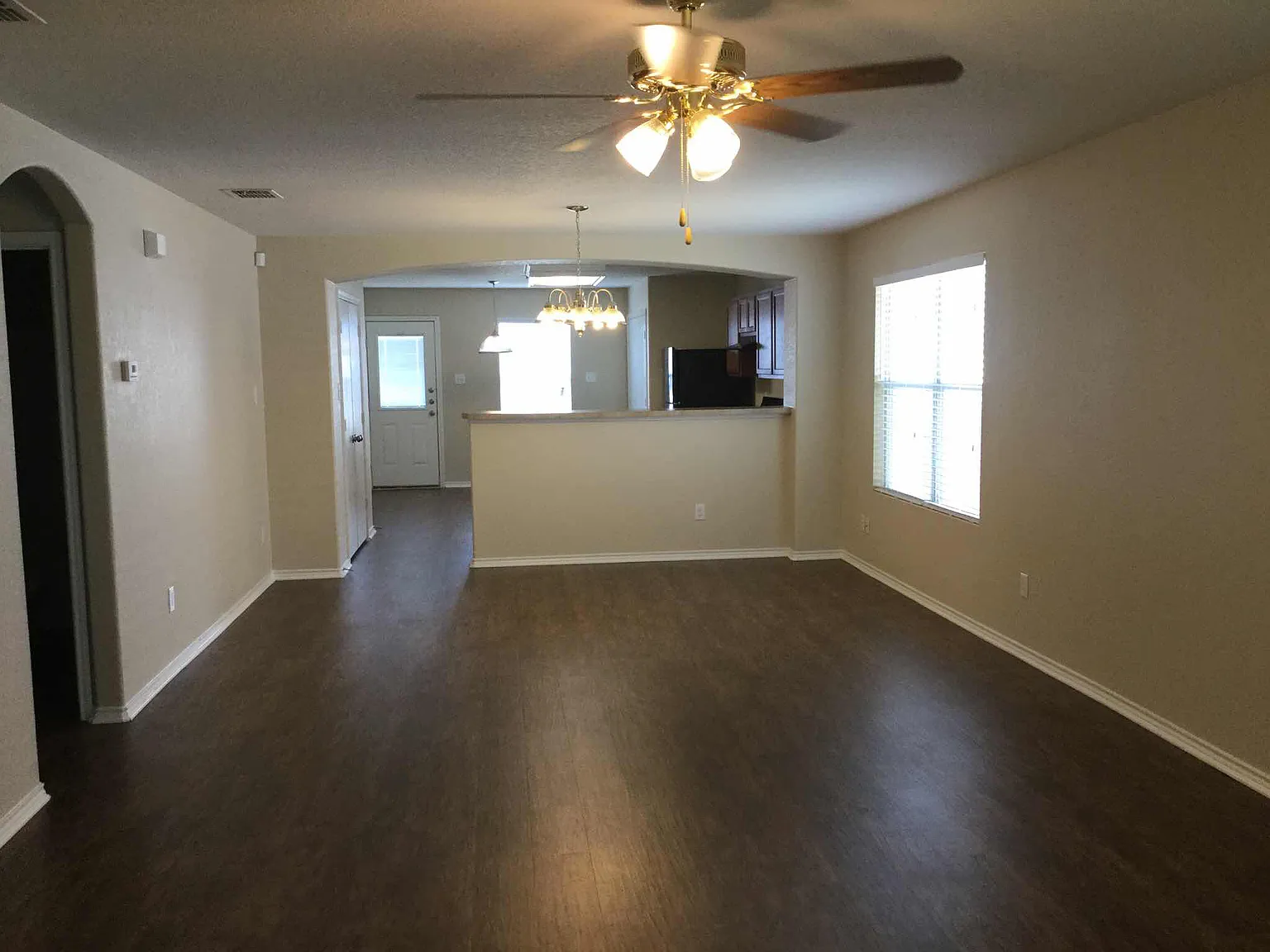 3 bed, 2.0 bath, 1474 sqft, $1,695 — Photo 4