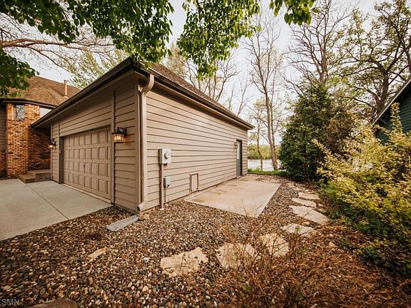 3rd image of 422 River Ln