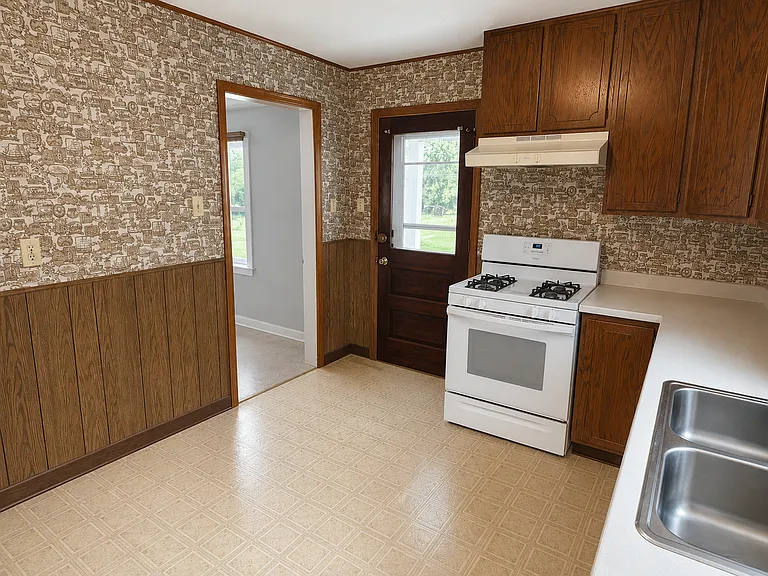 3202 Lincoln Way — Photo 4