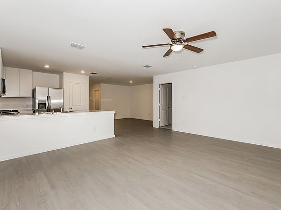 4th image of 2221 Vista Way