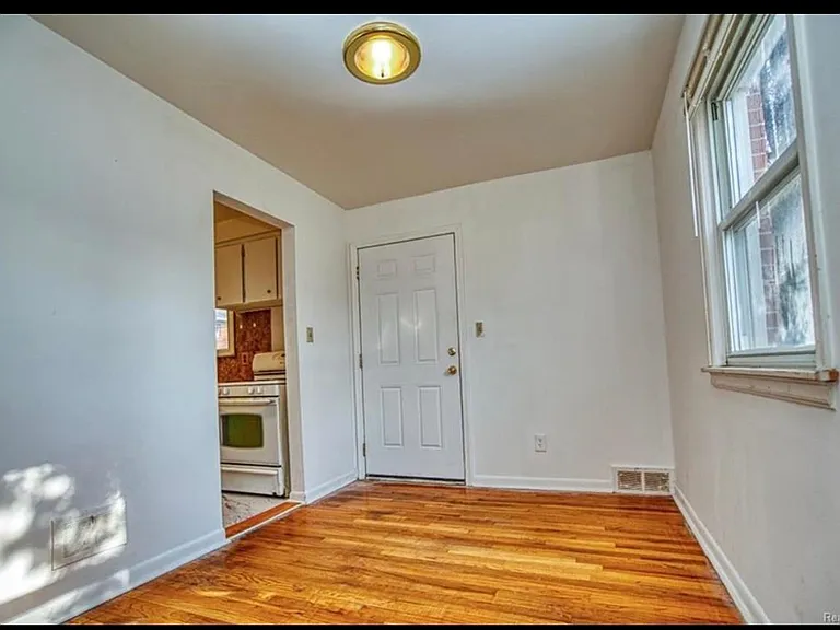 6911 Town Ln — Photo 12