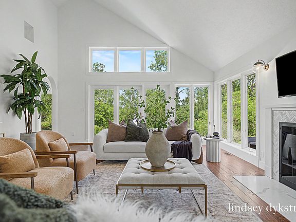 5th image of 7718 Burrstone Dr SE