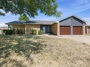 120 E Shady Brook Ln, Derby, KS 67037