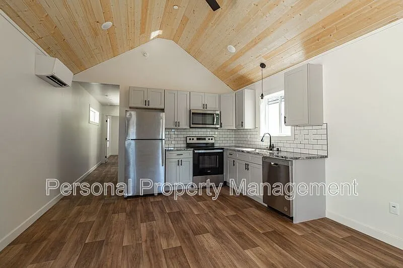 2 bed, 1.0 bath, $1,595 — Photo 1