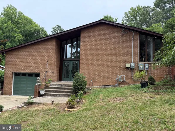 1811 Clayton Dr, Oxon Hill, MD 20745