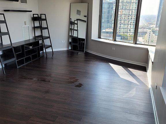 4th image of 400 N Lasalle St Floor 19