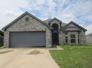 1100 Manhassett Ct, Fort Worth, TX 76140