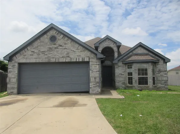 1100 Manhassett Ct, Fort Worth, TX 76140