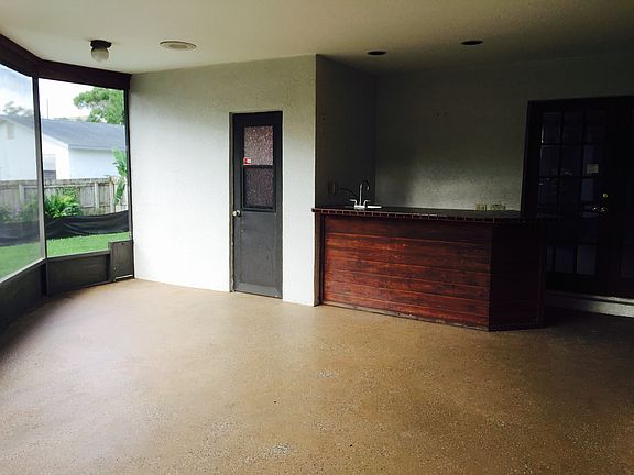 3rd image of 3153 Bay Ln