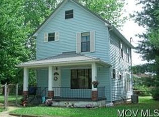 1111 Hocking Rd, Belpre, OH 45714