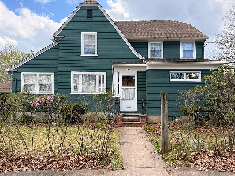 10 Glen Rd — Photo 1