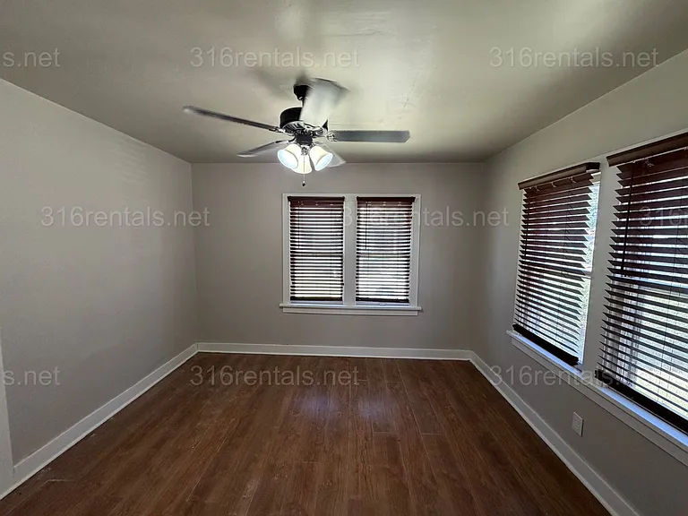 325 E Pack St — Photo 3