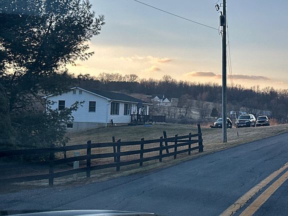 5th image of 1979 River Rd