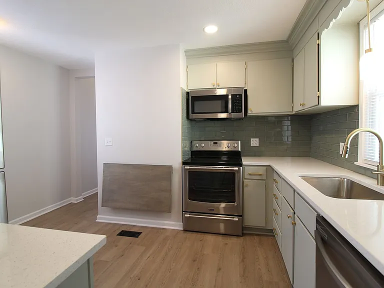 415 N Thompson St — Photo 6