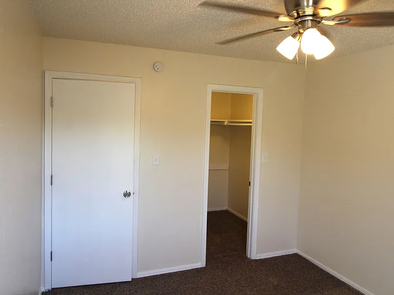 312 Chalmette Dr — Photo 3