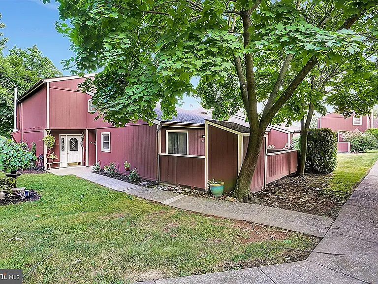 821 Brian Dr — Photo 1