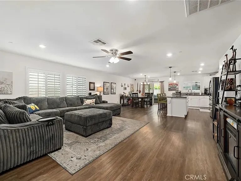23049 Old Lake Dr — Photo 7