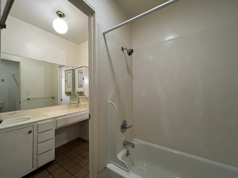 2541-2569 Le Conte Ave — Photo 18