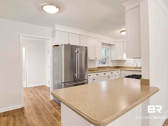 4th image of 524 Linda Ln
