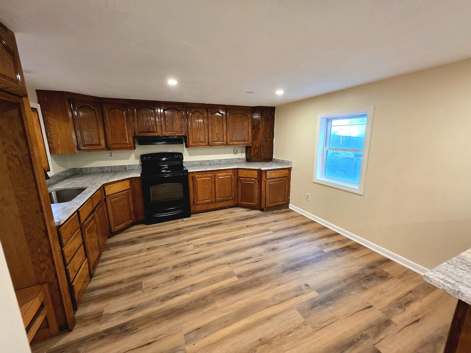 4 bed, 1500 sqft, $2,850 — Photo 4