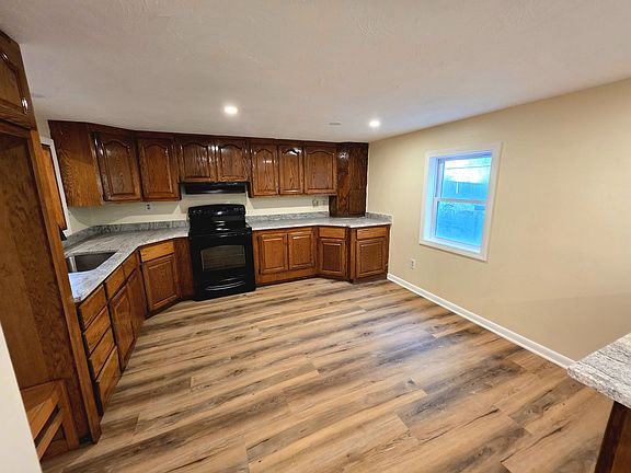 4th image of 202 Alger St #A