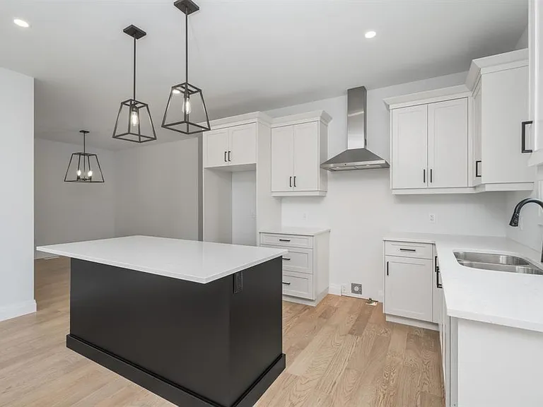 397 Victoria St — Photo 12