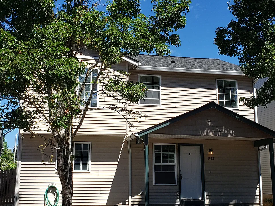 1126 W 29th St