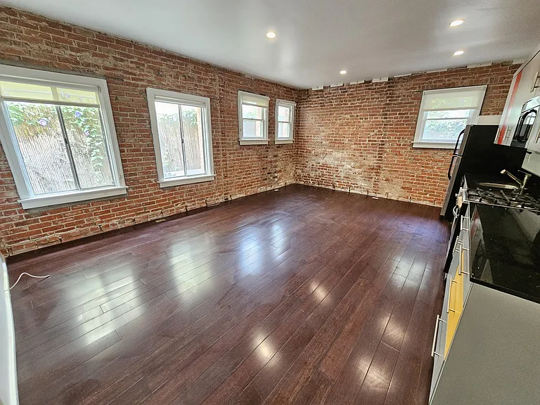 1234 N Formosa Ave #8 — Photo 3