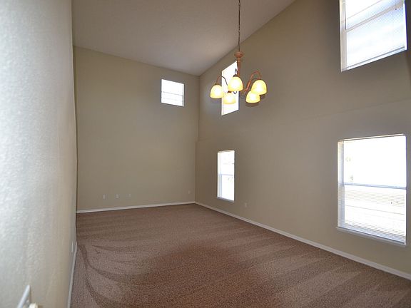 3rd image of 2913 E Waco Dr