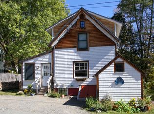 8 North St, Charlemont, MA 01339