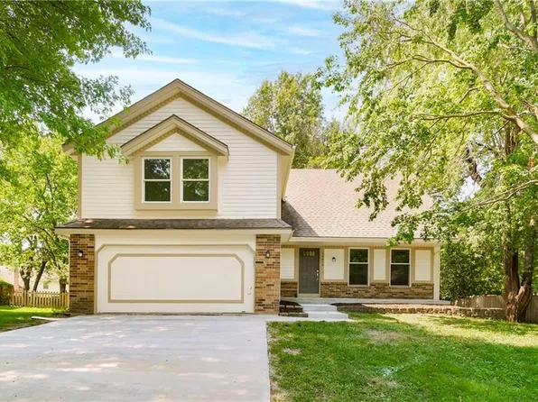 14824 S Summertree Ln, Olathe, KS 66062