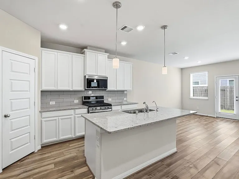 1516 Lakeline Oak Dr — Photo 9