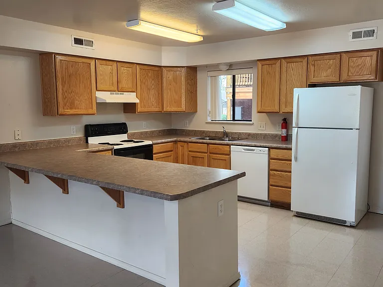 101 W Cedar Ave #2 — Photo 7