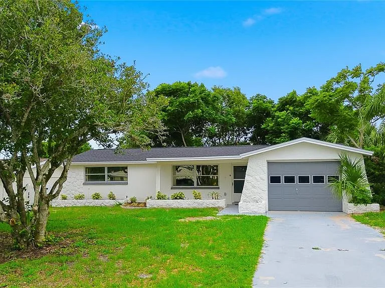 5165 Greenwood St — Photo 3