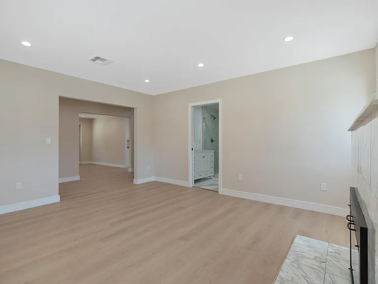 1206 Tamarind Ave — Photo 6