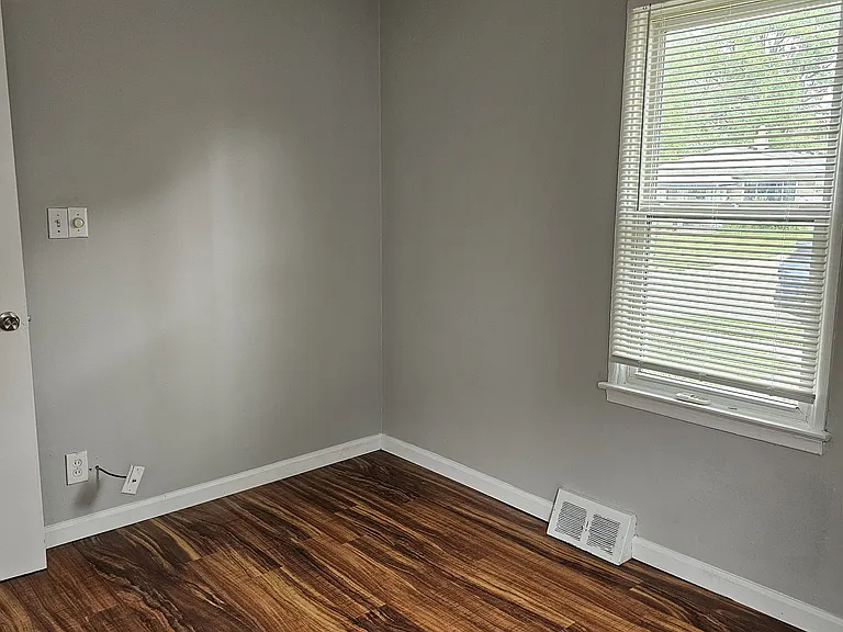 528 E Dallas Ave — Photo 17
