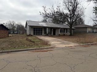 811 Parkview Dr, Cushing, OK 74023