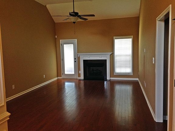 3rd image of 93 Glen Arbor Ln