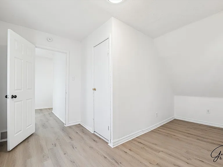 2615 Emmons Ave — Photo 11