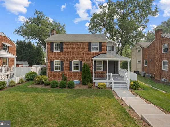 2719 N Edison St, Arlington, VA 22207