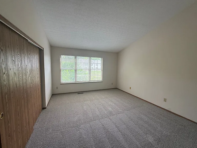 5911 Shadow Lake Cir — Photo 15