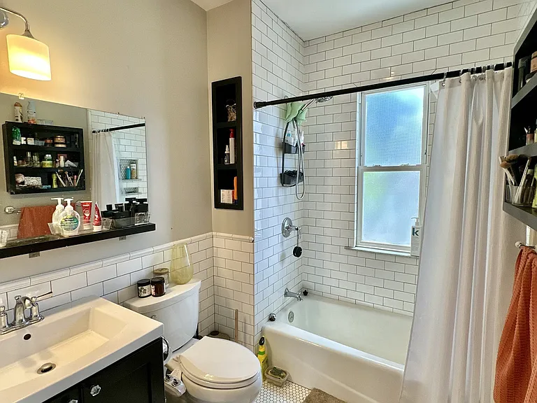 15 Germania St #3 — Photo 8