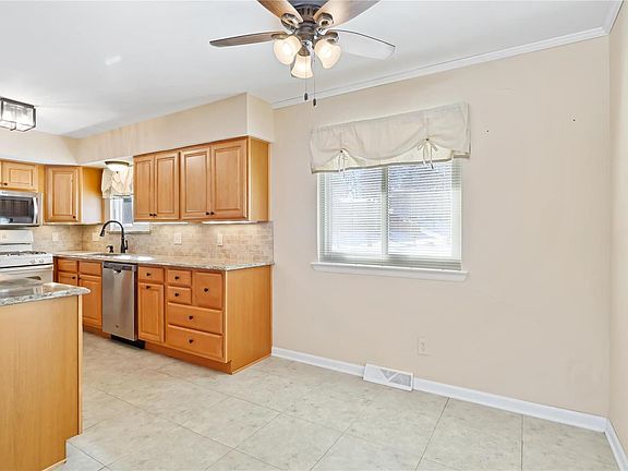 3rd image of 272 Geremma Dr