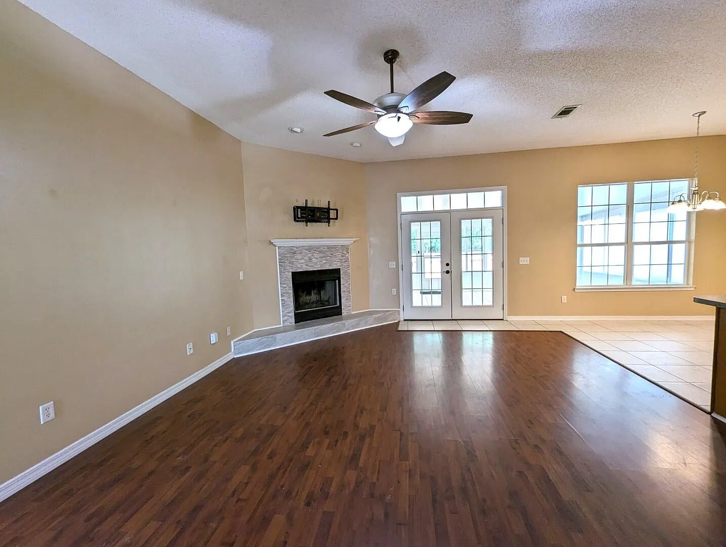4 bed, 2.0 bath, 1480 sqft, $2,050 — Photo 4