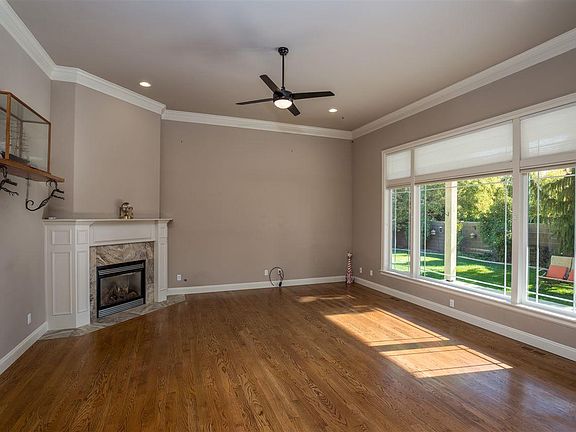 4th image of 451 Royal Ann Ct