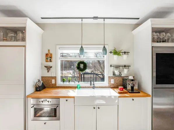 15182 Wildwood Dr, Clive, IA 50325